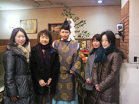 朝早くから、工事の方やスタッフとともに工事の安全祈願